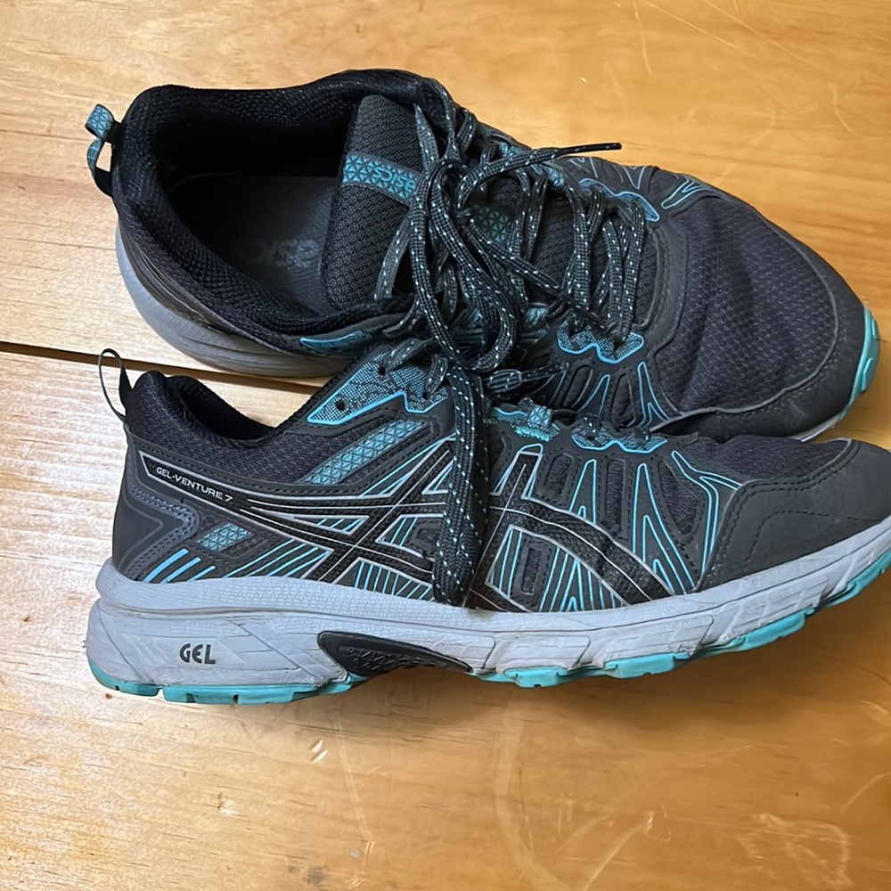 ASICS Gel size 8.5 wide dark gray and teal